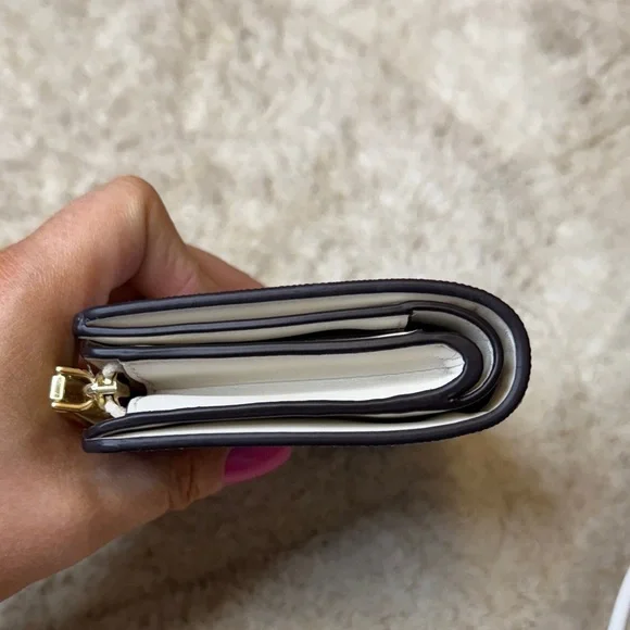 NWT Kate Spade Charming Daisy Medium Compact Blue and White Wallet - Picture 7 of 9